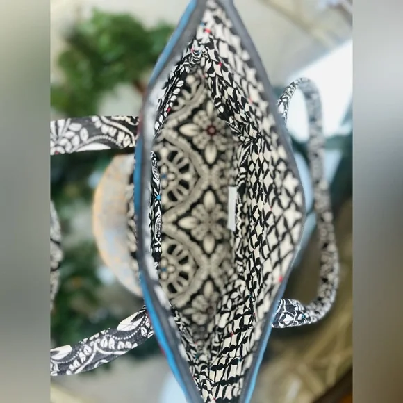 🌹🌻Vera Bradley🌻🌹- Retired Pattern-Barcelona- Small Purse/Bag - Picture 14 of 14